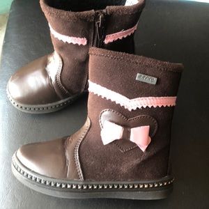 Baby’s boots. Size 24.